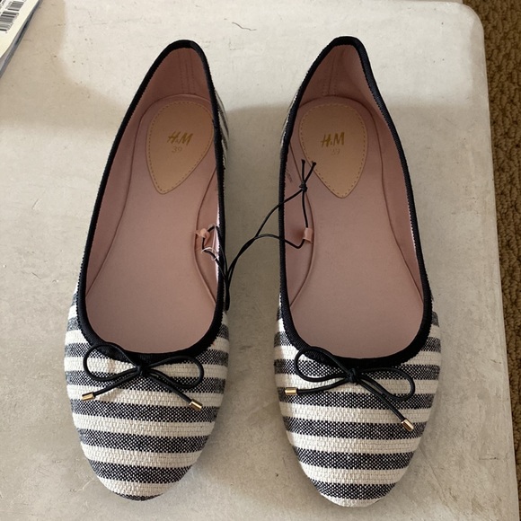 Adorable H&M ballet flats brand new